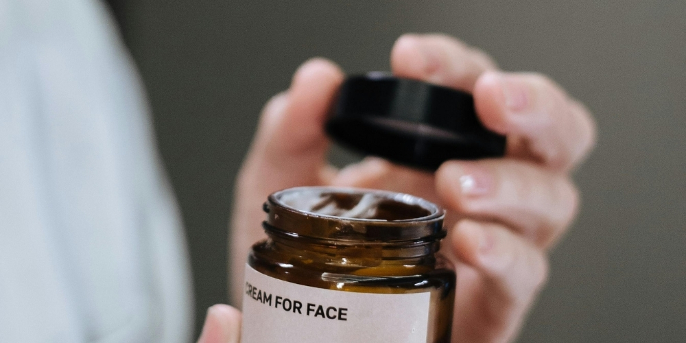 Тональні засоби з SPF: огляд плюсів і мінусів, для кого підійдуть